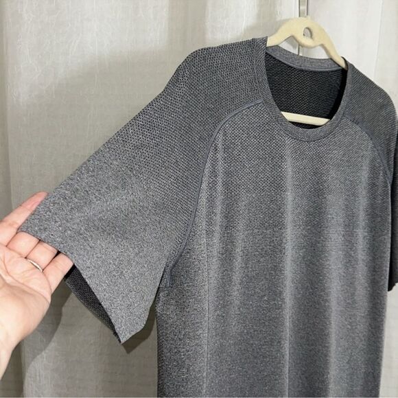 lululemon XL Men’s Gray Crewneck Raglan Short Sleeve Active Workout Tee - Picture 6 of 13